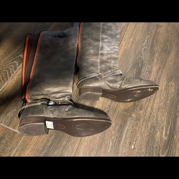 Lavorazione Artigiana Leather Flat, Heeled ZipUp Boots: Distressed Olive SIZE 7 - Picture 7 of 10